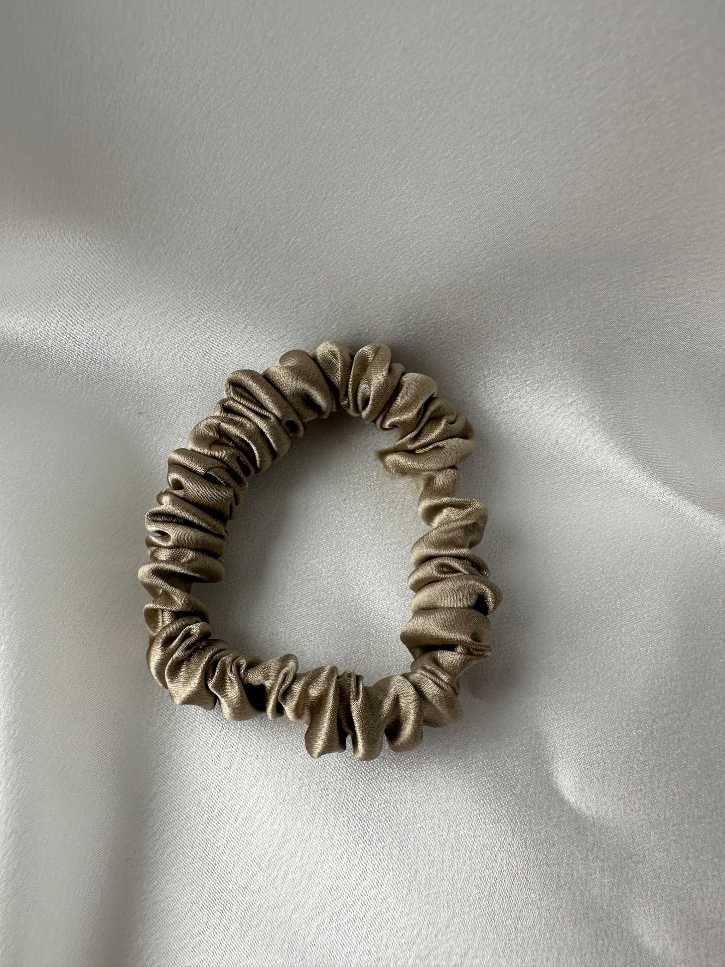 Šilko plaukų gumytė - Khaki